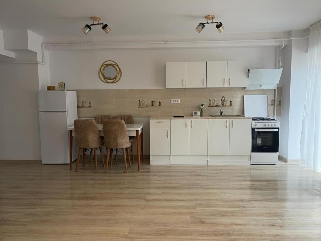 Apartament Yra Rm.Valcea Râmnicu Vâlcea Exterior foto
